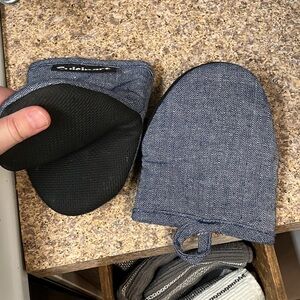 Cuisinart Blue and Black Oven Mitts